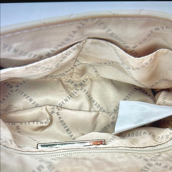 ❣️5/$25 Steve Madden White Quilted Crossbody Bag with Chain Strap - Picture 3 of 3